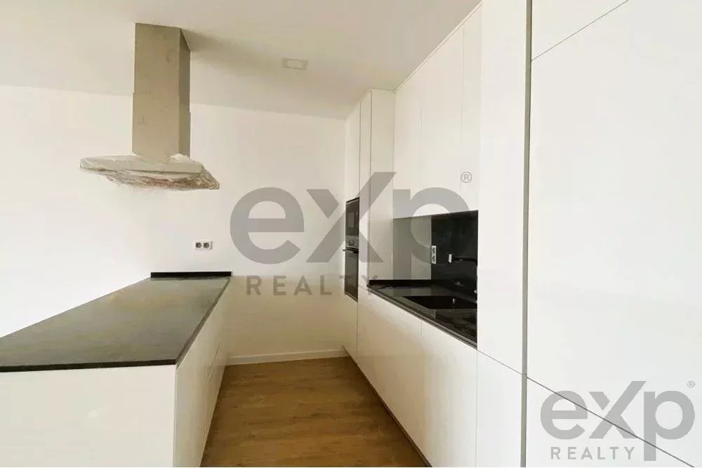 T3 with a 156 m² terrace, situated 900 m from the beach. 85948549 image 7