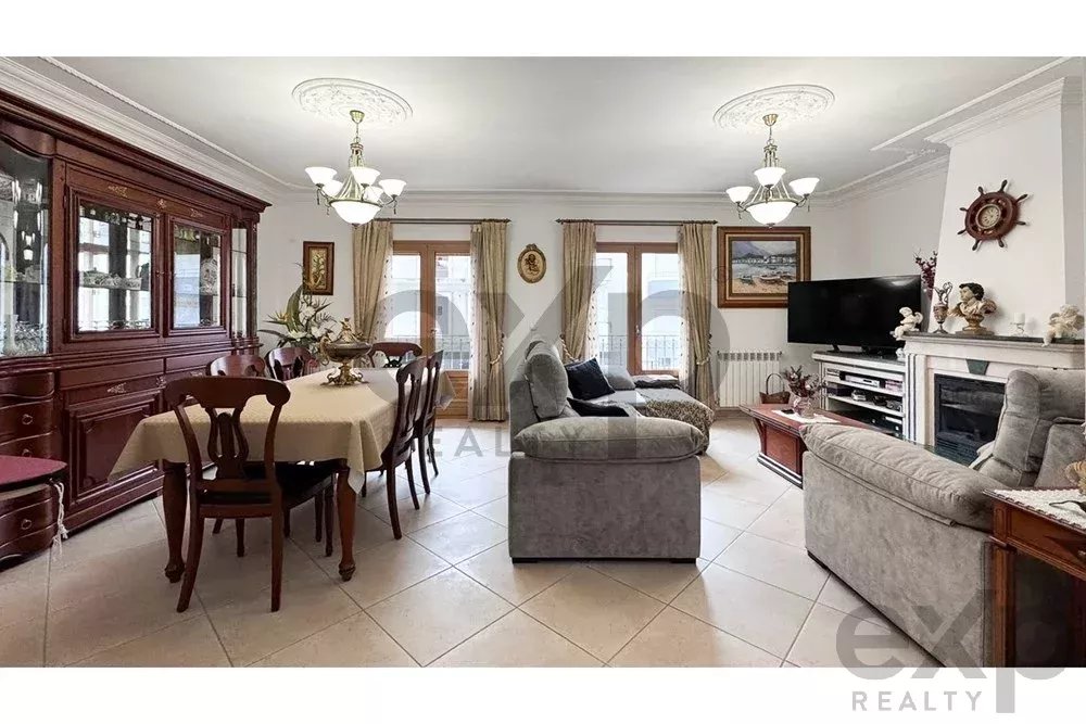 Apartamento T3 totalmente mobilado com terraço vista Castelo de Porto de Mós + garagem