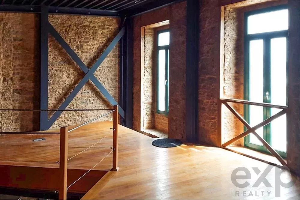 moradia unifamiliar habitacional ou serviços de 249 m2- 1ª linha mar- Centro Peniche