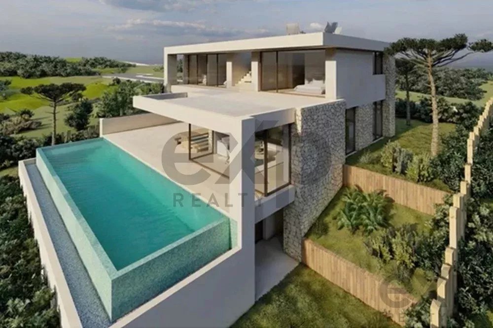 Dream house on a world-class golf course!
