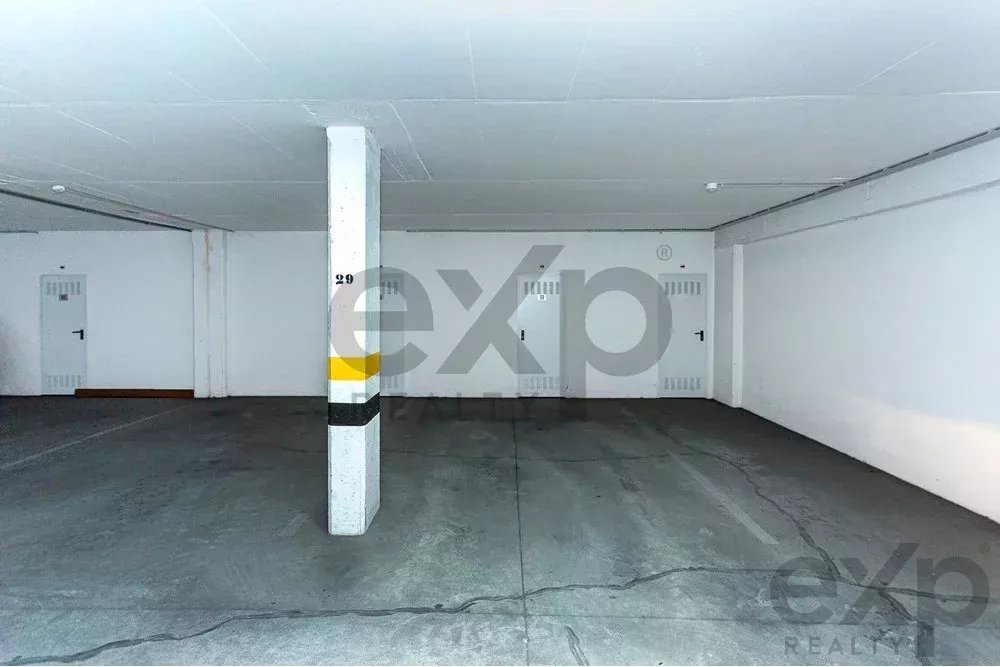 Spacious four‑bedroom apartment in Olhão, situated within a luxury condominium featuring two shared swimming pools and a gymnasium. Expansive interiors and terrace. 85948826 image 56