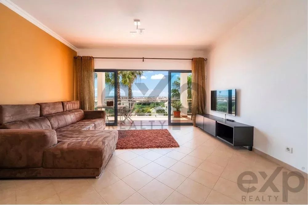 Spacious four‑bedroom apartment in Olhão, situated within a luxury condominium featuring two shared swimming pools and a gymnasium. Expansive interiors and terrace. 85948826 image 18