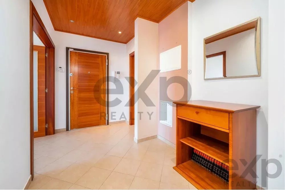 Spacious four‑bedroom apartment in Olhão, situated within a luxury condominium featuring two shared swimming pools and a gymnasium. Expansive interiors and terrace. 85948826 image 24