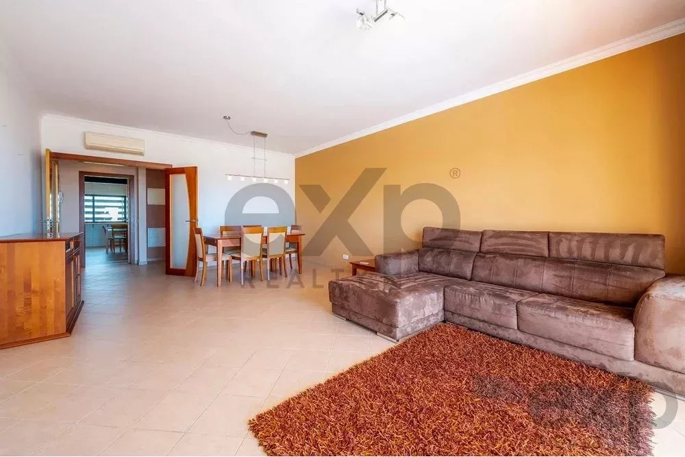 Spacious four‑bedroom apartment in Olhão, situated within a luxury condominium featuring two shared swimming pools and a gymnasium. Expansive interiors and terrace. 85948826 image 20