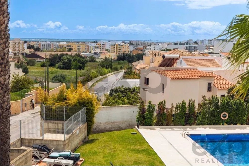 Spacious four‑bedroom apartment in Olhão, situated within a luxury condominium featuring two shared swimming pools and a gymnasium. Expansive interiors and terrace. 85948826 image 59
