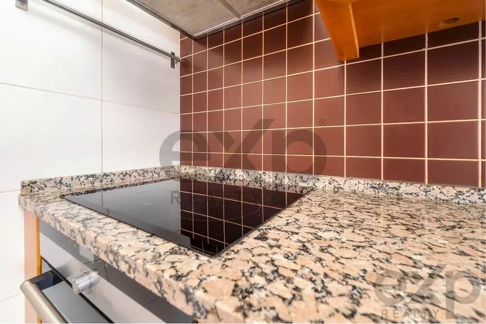 Spacious four‑bedroom apartment in Olhão, situated within a luxury condominium featuring two shared swimming pools and a gymnasium. Expansive interiors and terrace. 85948826 image 52