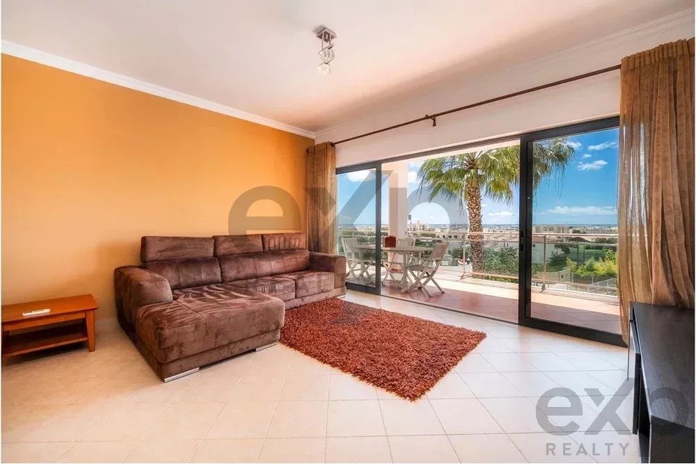 Spacious four‑bedroom apartment in Olhão, situated within a luxury condominium featuring two shared swimming pools and a gymnasium. Expansive interiors and terrace. 85948826 image 17