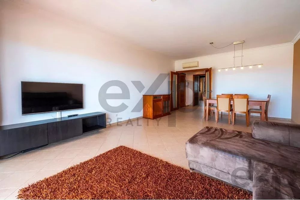 Spacious four‑bedroom apartment in Olhão, situated within a luxury condominium featuring two shared swimming pools and a gymnasium. Expansive interiors and terrace. 85948826 image 21