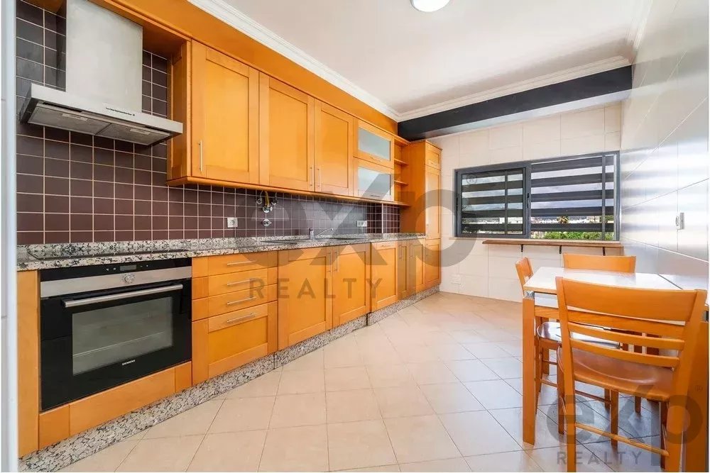Spacious four‑bedroom apartment in Olhão, situated within a luxury condominium featuring two shared swimming pools and a gymnasium. Expansive interiors and terrace. 85948826 image 49