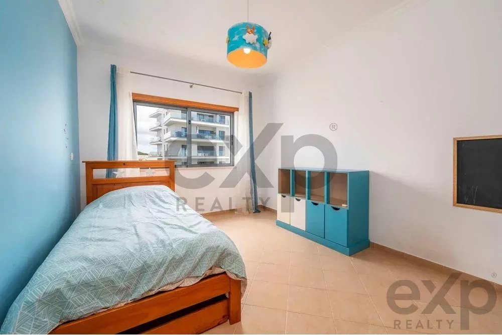 Spacious four‑bedroom apartment in Olhão, situated within a luxury condominium featuring two shared swimming pools and a gymnasium. Expansive interiors and terrace. 85948826 image 39