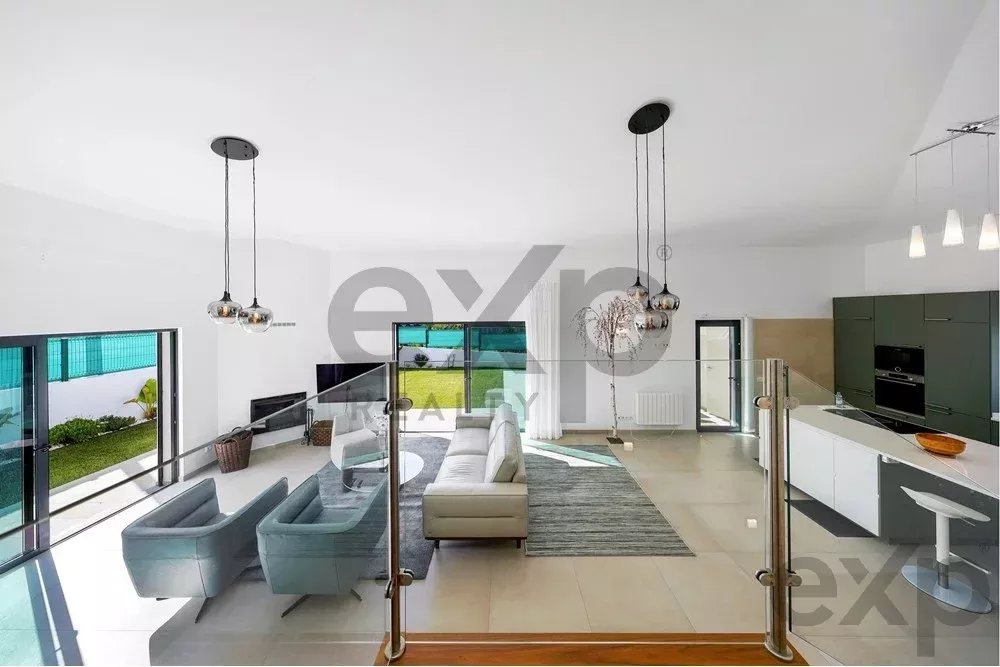 New T4 residence – just a five‑minute drive from the beach. 85948859 image 30