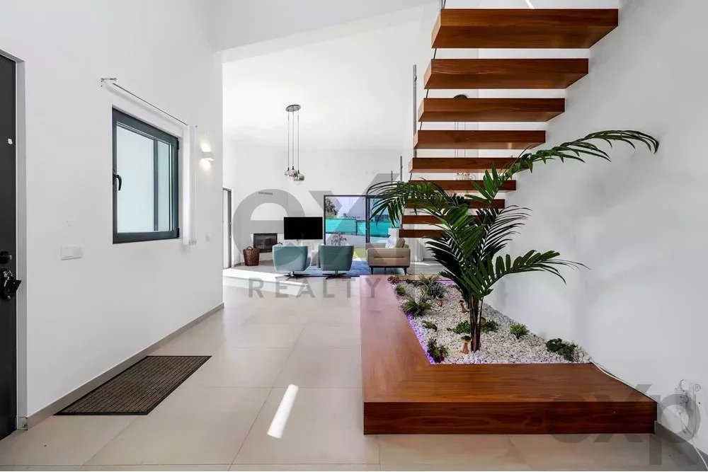 New T4 residence – just a five‑minute drive from the beach. 85948859 image 33