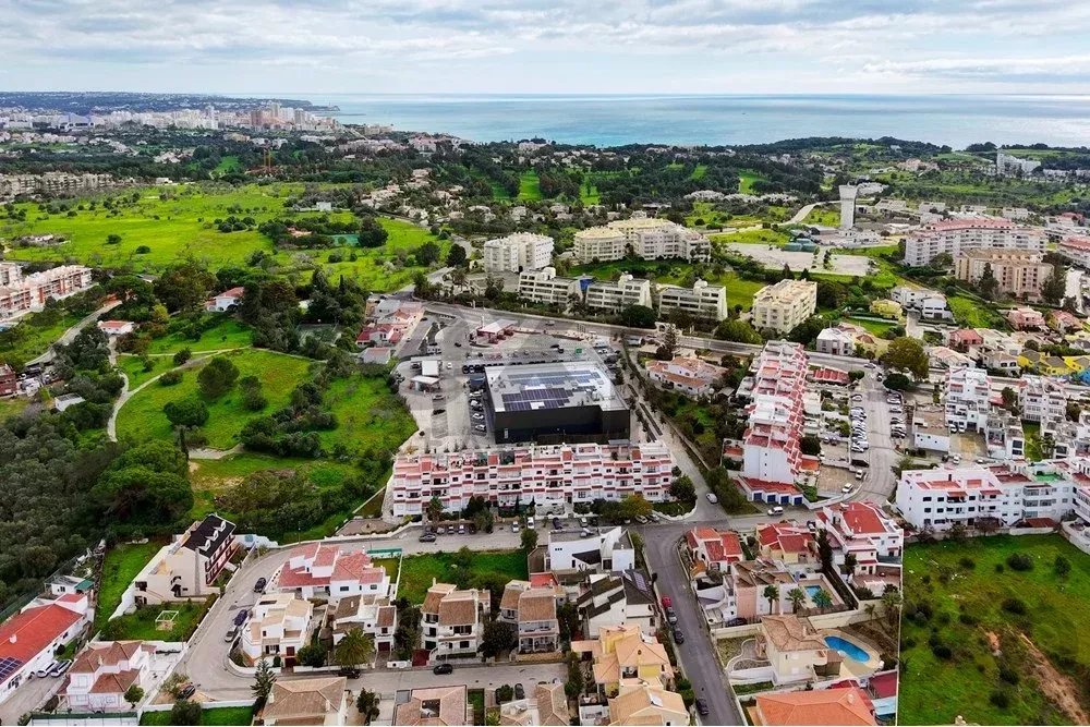 New T4 residence – just a five‑minute drive from the beach. 85948859 image 43