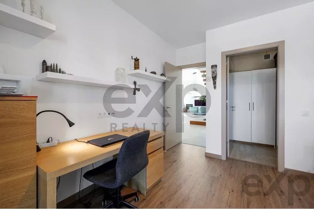 New T4 residence – just a five‑minute drive from the beach. 85948859 image 18