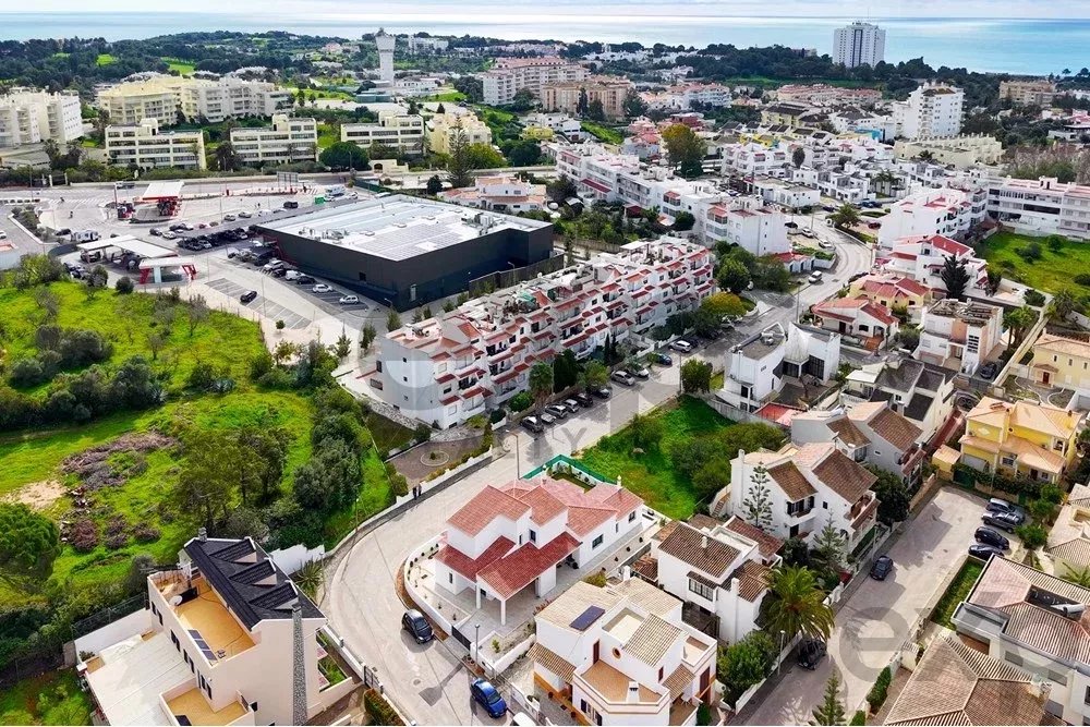 New T4 residence – just a five‑minute drive from the beach. 85948859 image 41