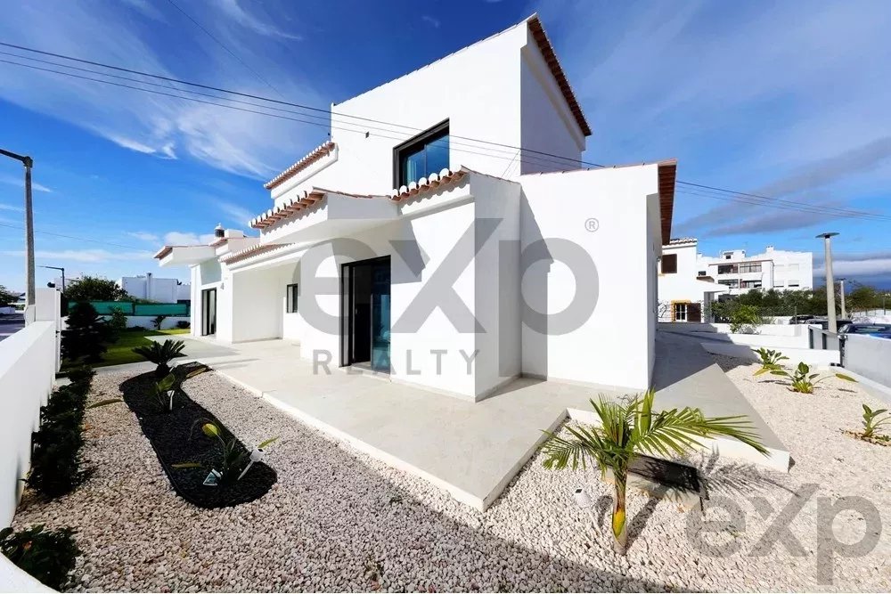New T4 residence – just a five‑minute drive from the beach. 85948859 image 37
