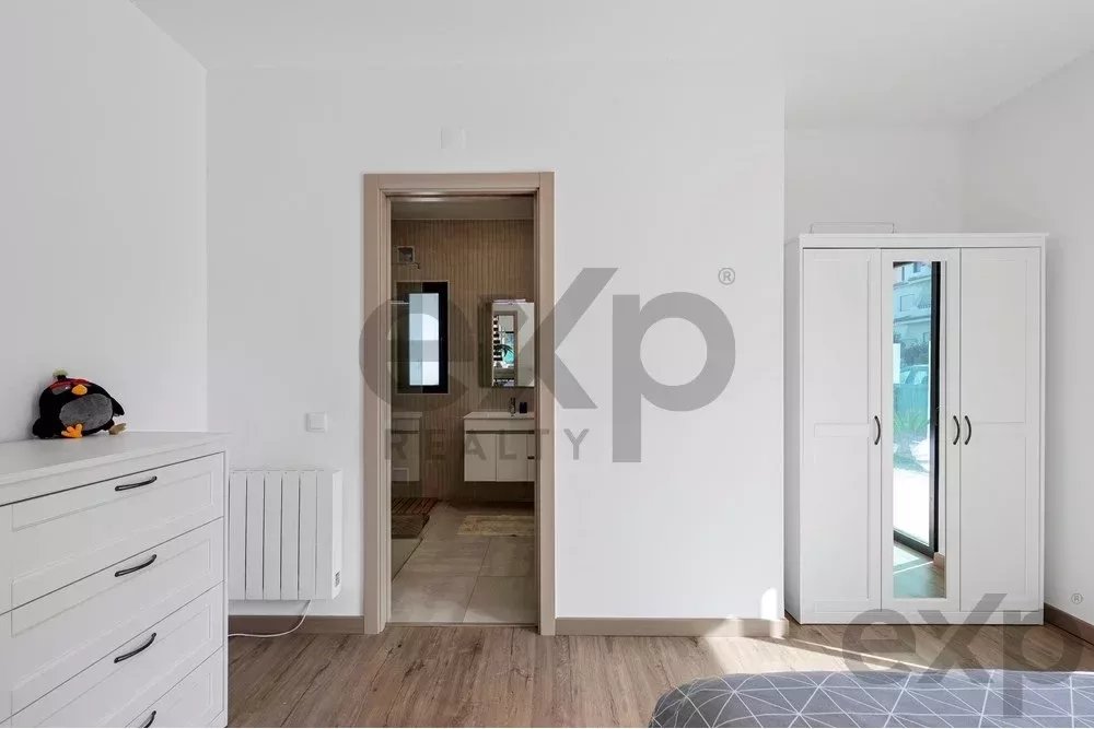New T4 residence – just a five‑minute drive from the beach. 85948859 image 13