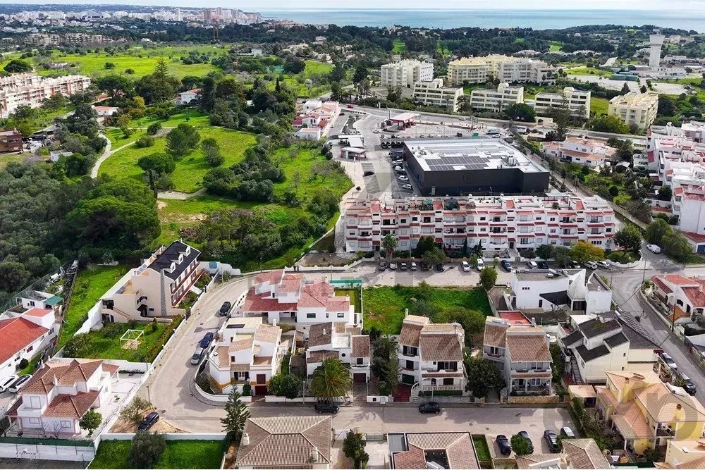 New T4 residence – just a five‑minute drive from the beach. 85948859 image 42