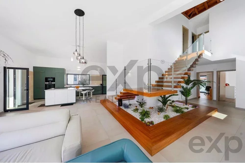 New T4 residence – just a five‑minute drive from the beach. 85948859 image 19