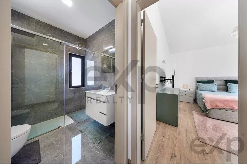 New T4 residence – just a five‑minute drive from the beach. 85948859 image 23