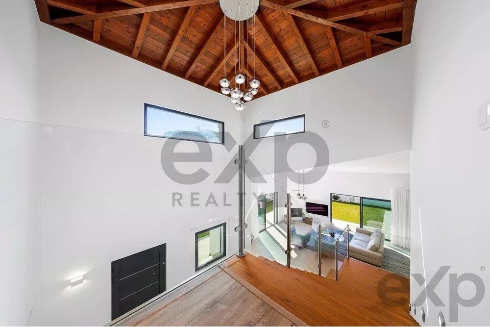 New T4 residence – just a five‑minute drive from the beach. 85948859 image 29