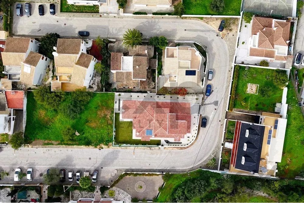 New T4 residence – just a five‑minute drive from the beach. 85948859 image 39