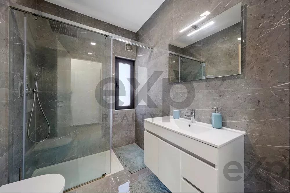 New T4 residence – just a five‑minute drive from the beach. 85948859 image 24
