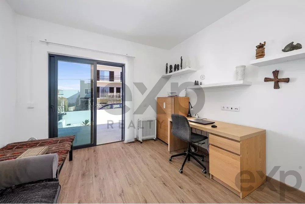 New T4 residence – just a five‑minute drive from the beach. 85948859 image 17