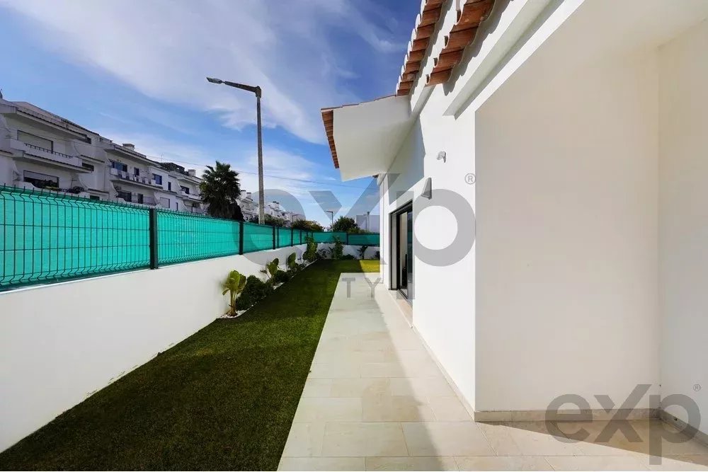 New T4 residence – just a five‑minute drive from the beach. 85948859 image 36