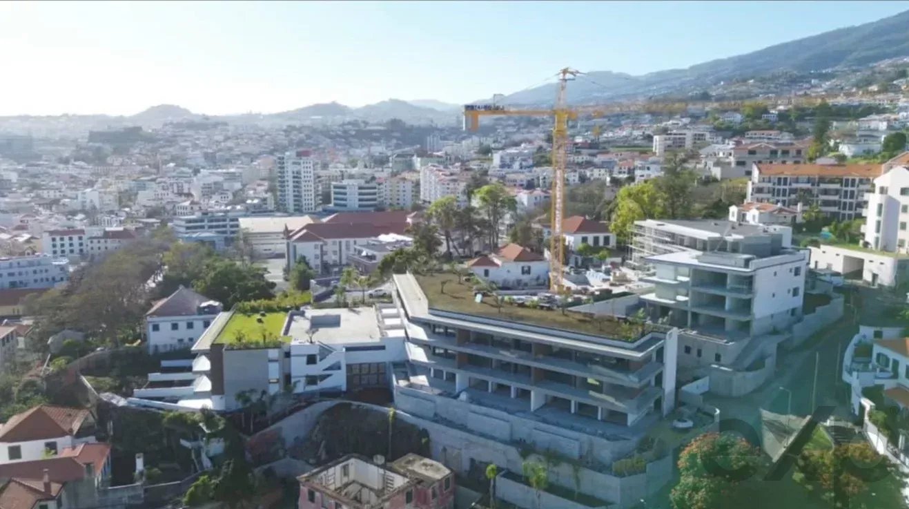 Apartamento Luxuoso em Funchal com Vista para o Mar