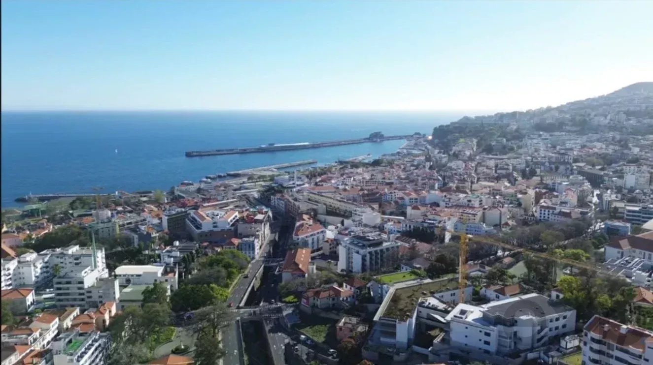 Apartamento Luxuoso em Funchal com Vista para o Mar