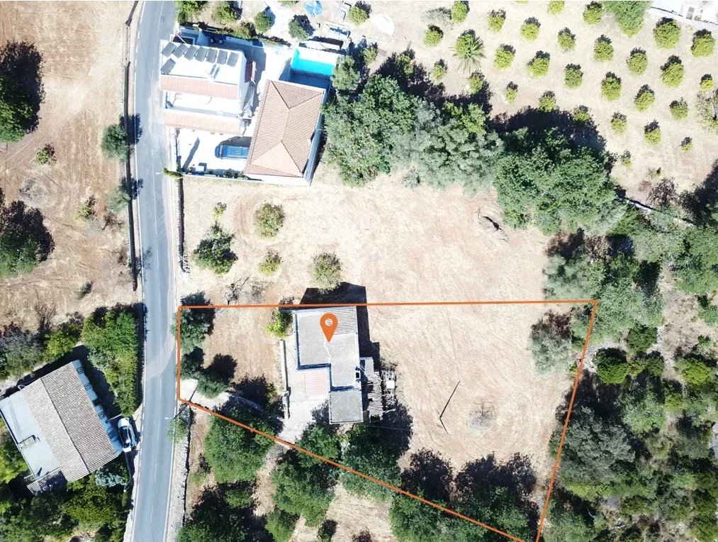 Independent house with front garden and plot in Santa Bárbara de Nexe, Faro, Algarve, Portugal 85948890 image 1
