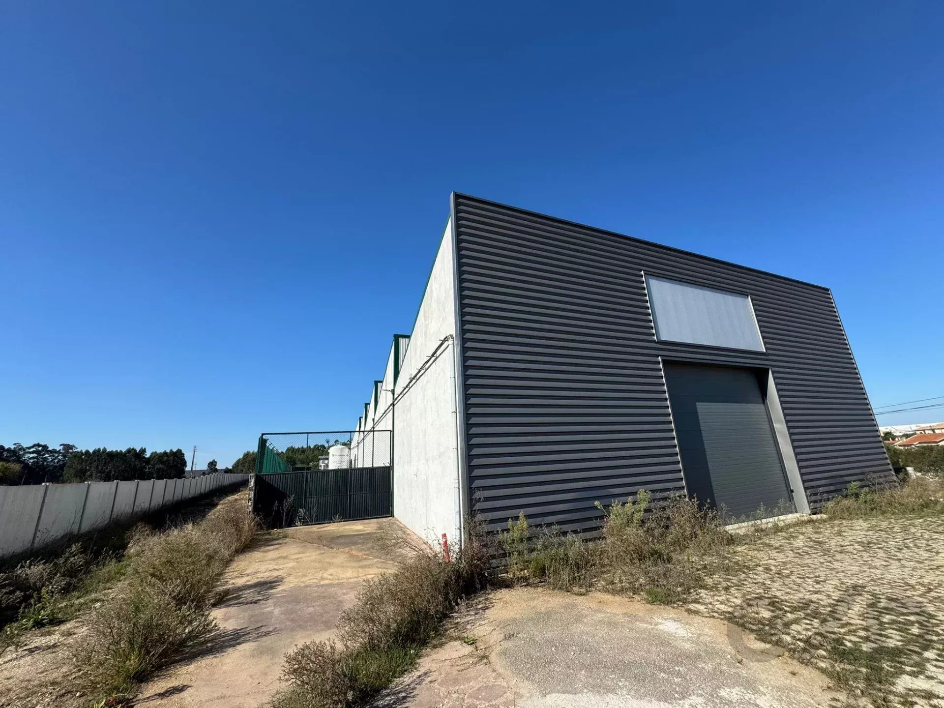 Pavilhão Industrial com Furo a 200mts ideal para a sua próxima Fábrica ou Armazém