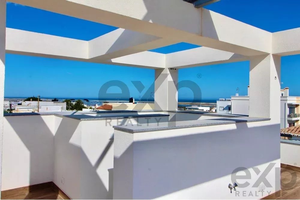 Vivenda V3 de excelência com piscina em Fuseta