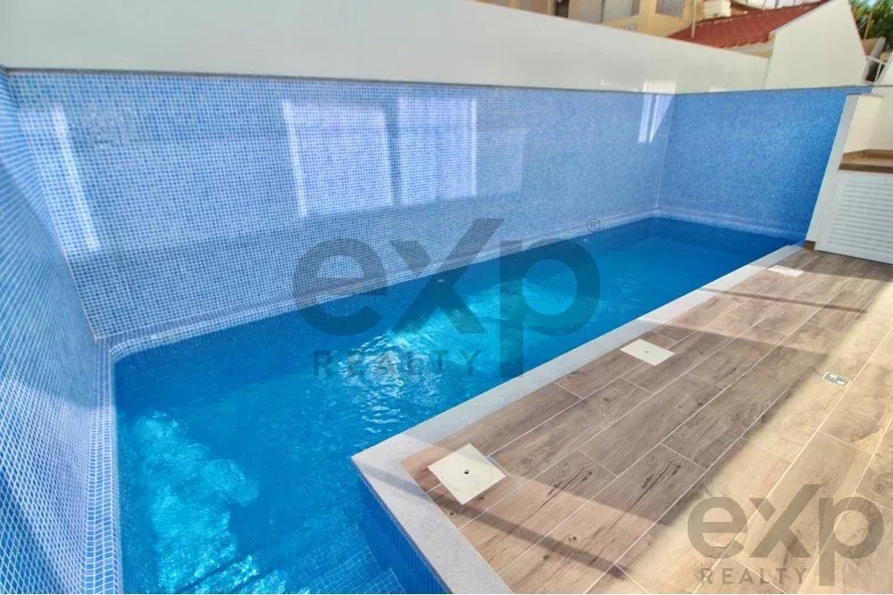 Vivenda V3 de excelência com piscina em Fuseta