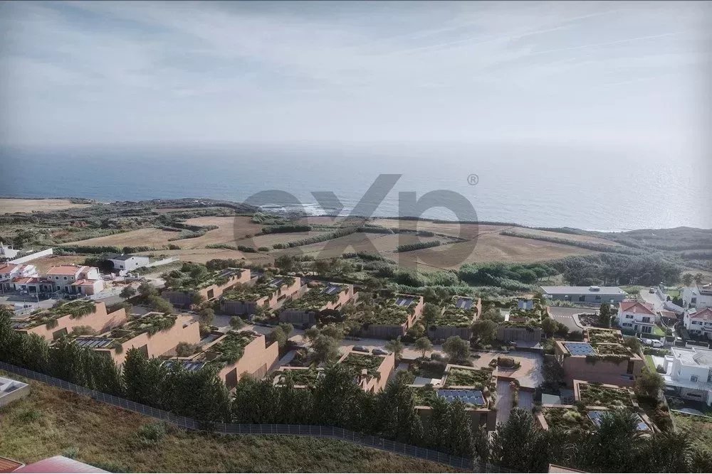 Vende-se Moradia T4 Duplex na primeira linha de mar na Ericeira