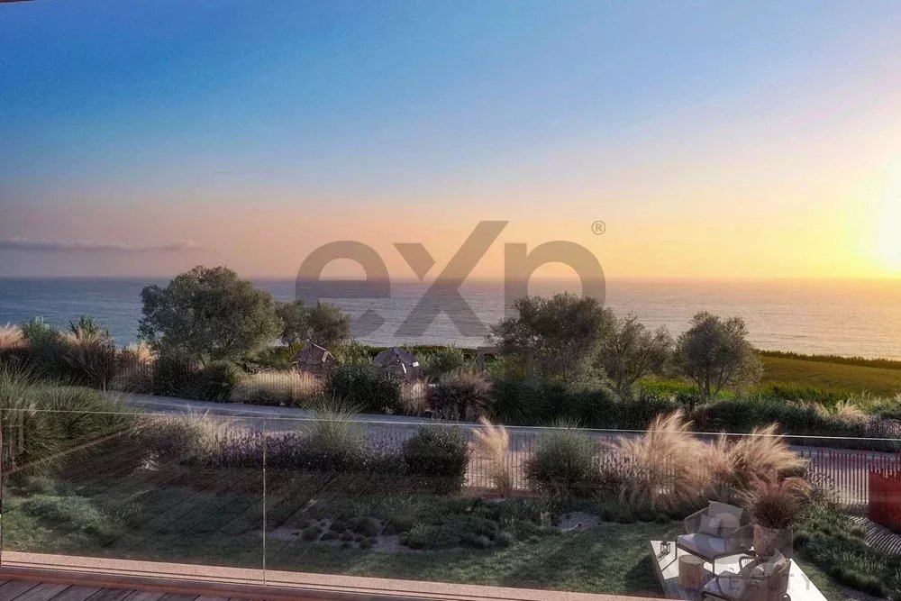 Vende-se Moradia T4 Duplex na primeira linha de mar na Ericeira