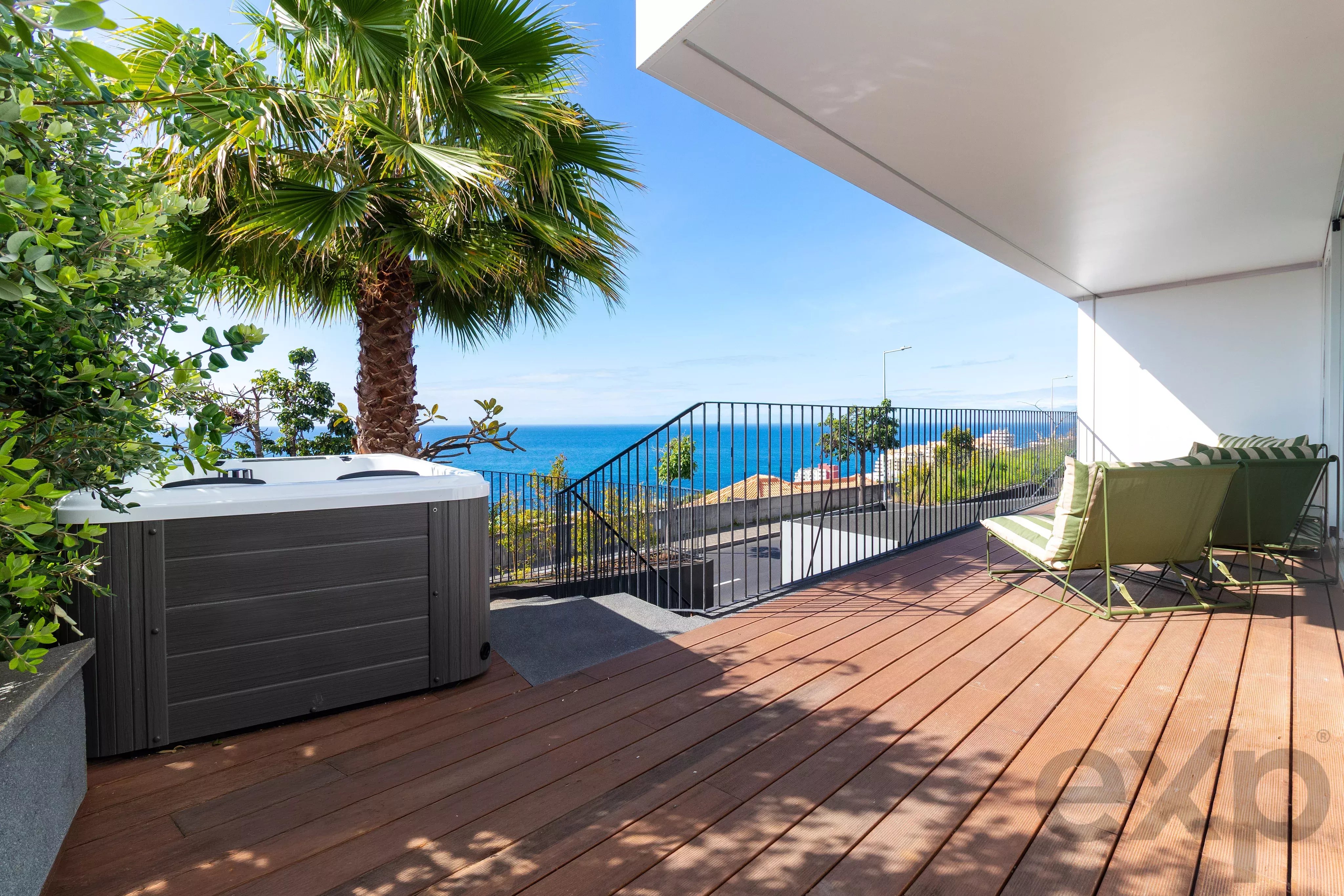Moradia de Luxo com Vista Mar – Totalmente Mobilada | Funchal, Madeira