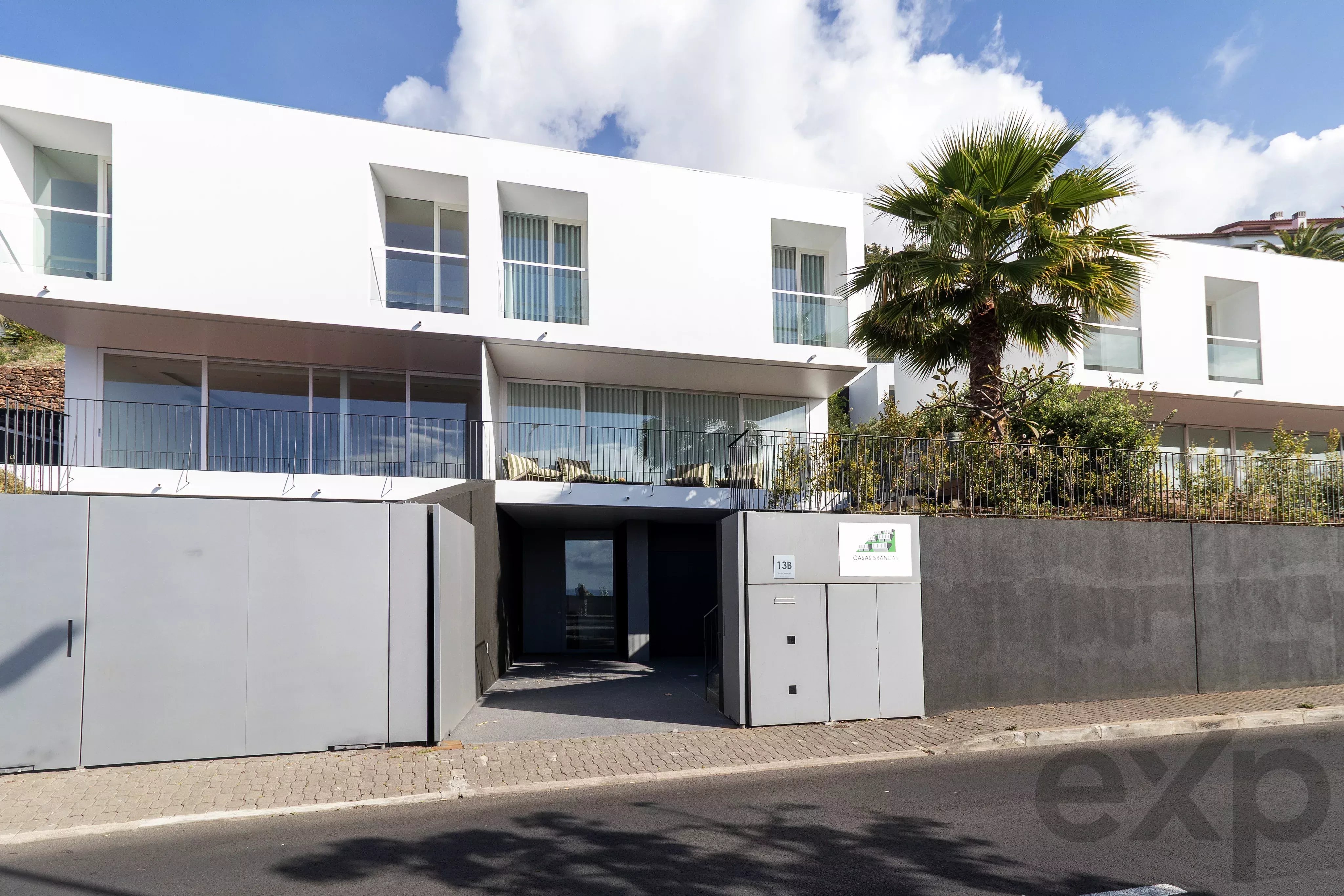 Moradia de Luxo com Vista Mar – Totalmente Mobilada | Funchal, Madeira