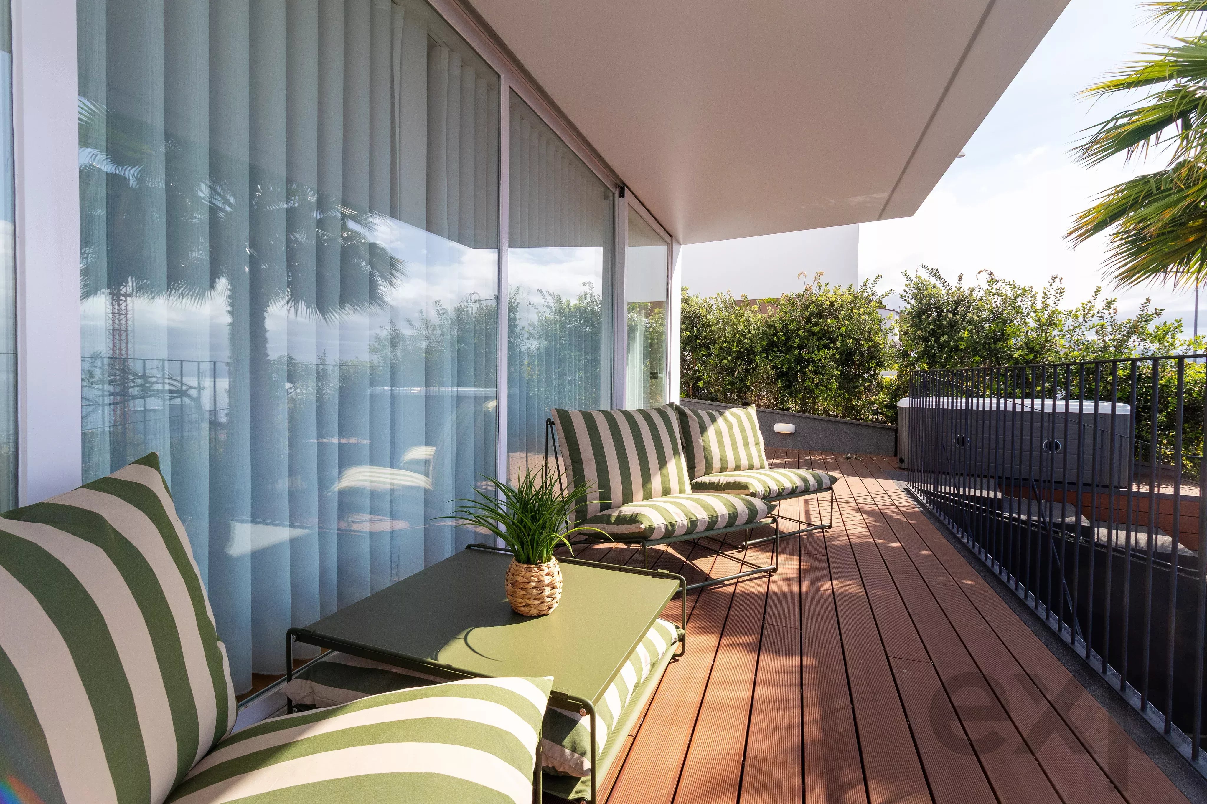 Moradia de Luxo com Vista Mar – Totalmente Mobilada | Funchal, Madeira