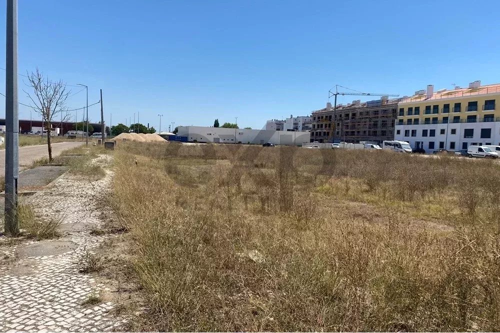 Lote com projecto aprovado 16 apartamentos -centro de Coruche