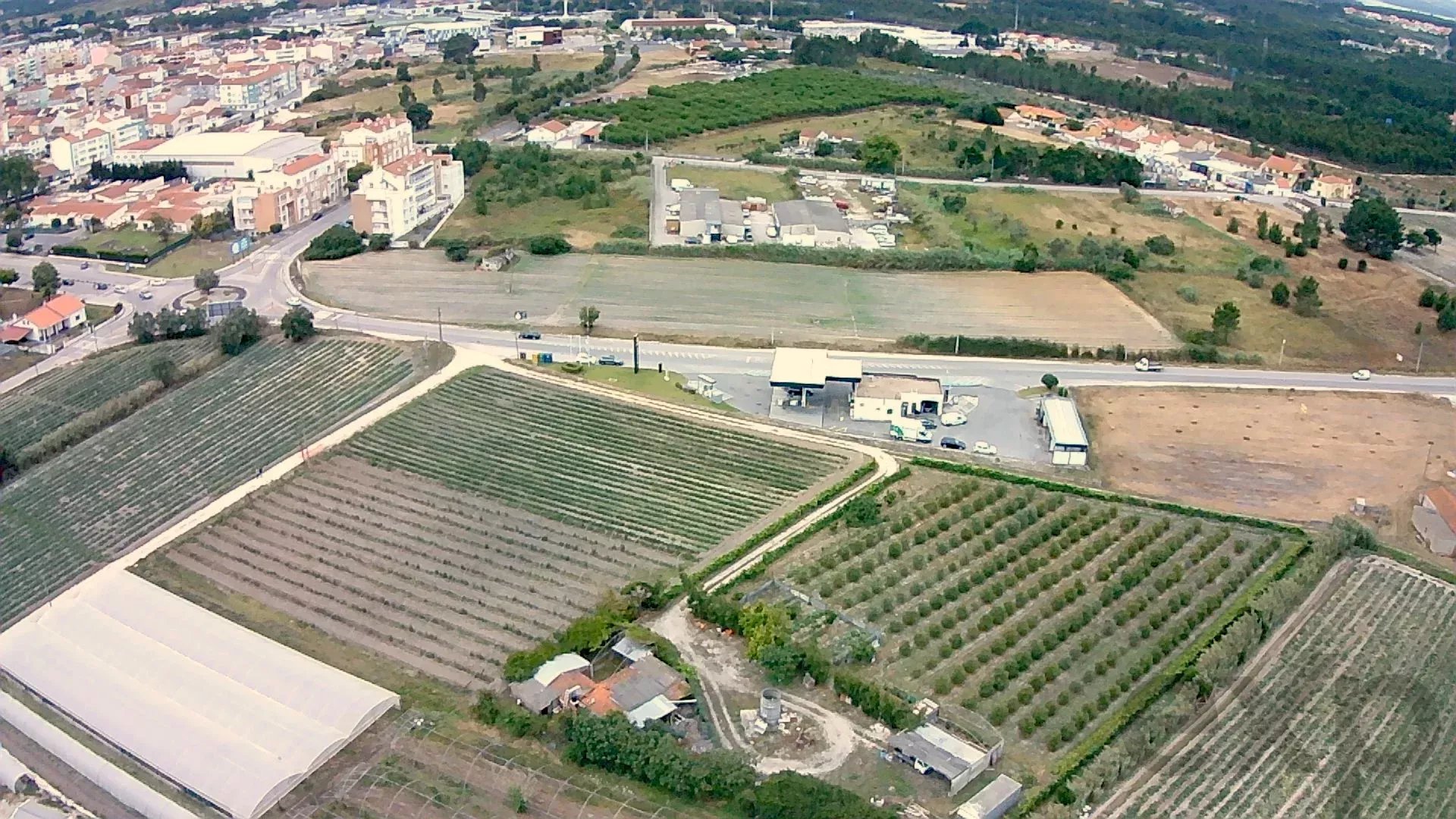 Parcela de terreno urbanizável, com 12.000m2, junto à A8/Lisboa/Leiria.