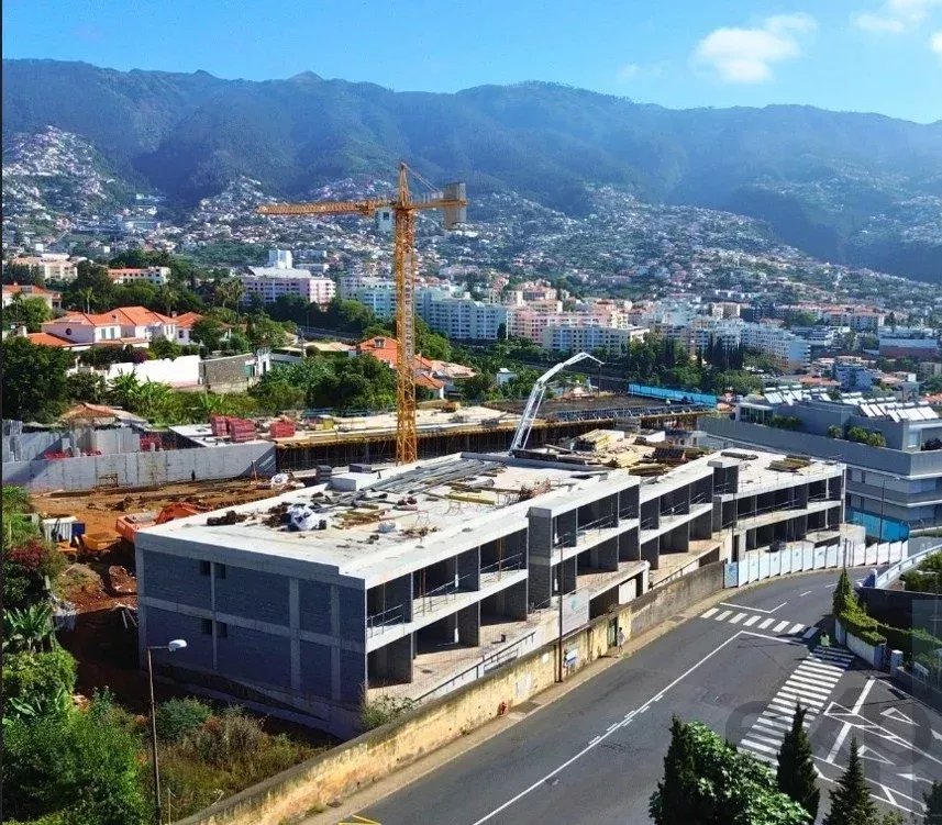 Apartamento Moderno com 2 quartos em Funchal com Piscina e Internet
