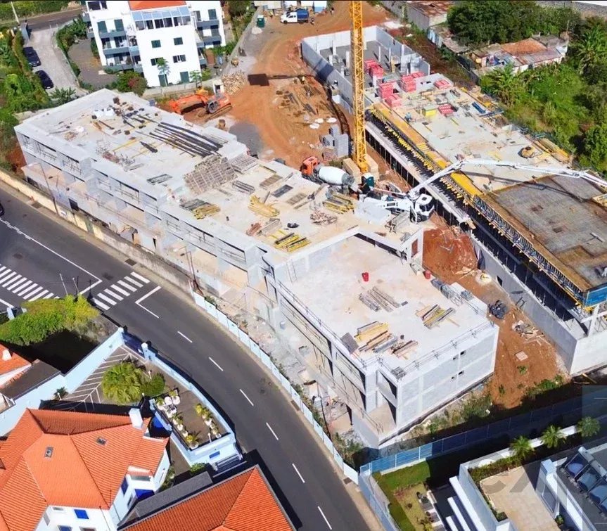 Apartamento Moderno com 2 quartos em Funchal com Piscina e Internet