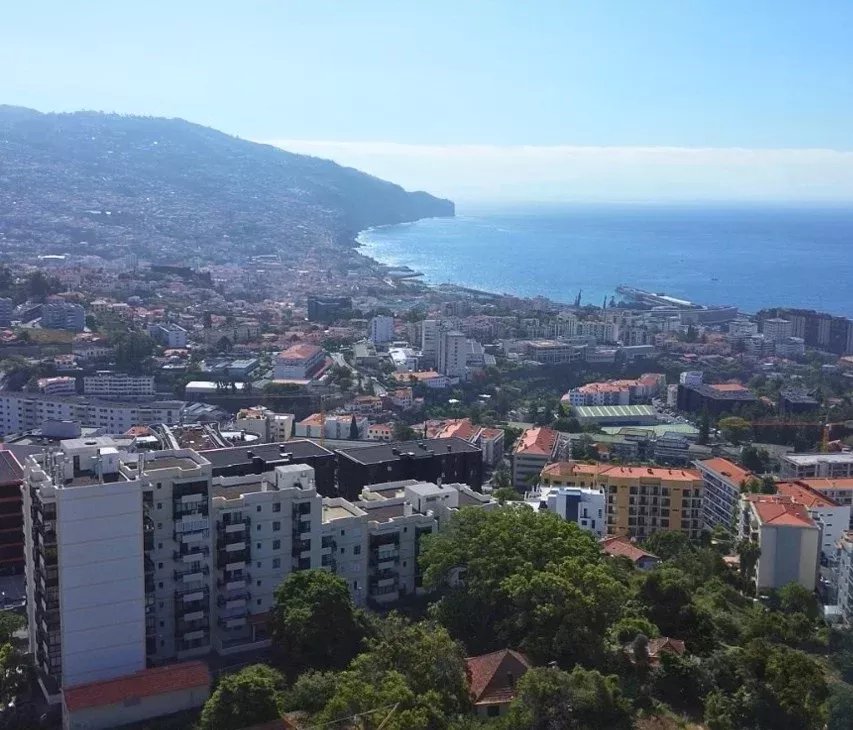 Apartamento Moderno com 2 quartos em Funchal com Piscina e Internet