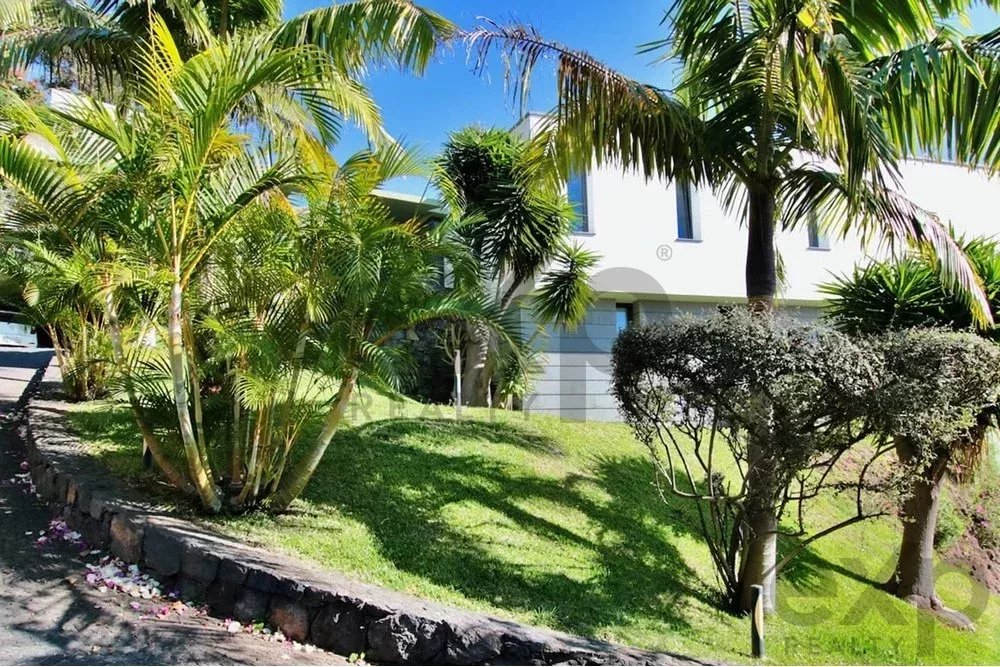 Moradia com arquitectura única no GARAJAU, na Ilha da Madeira