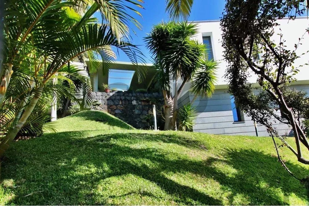 Moradia com arquitectura única no GARAJAU, na Ilha da Madeira