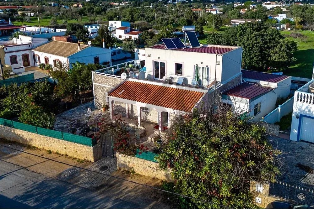 Moradia T2 em lote de terreno com 658m2 junto à Ria Formosa