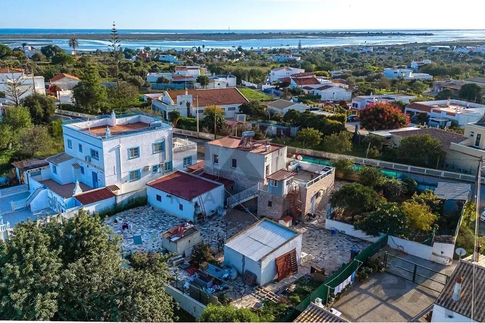 Moradia T2 em lote de terreno com 658m2 junto à Ria Formosa