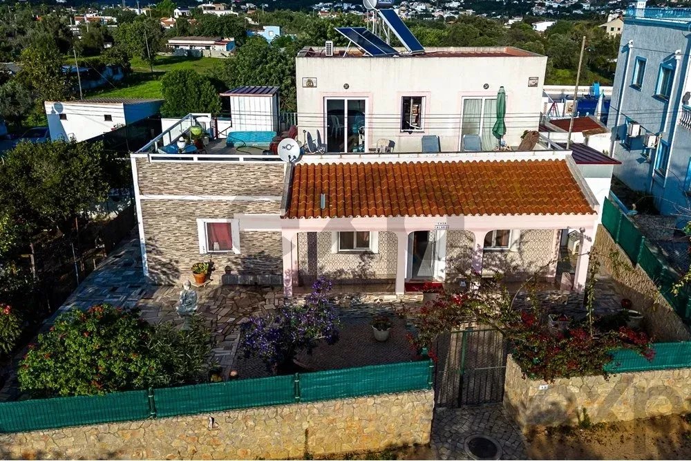 Moradia T2 em lote de terreno com 658m2 junto à Ria Formosa